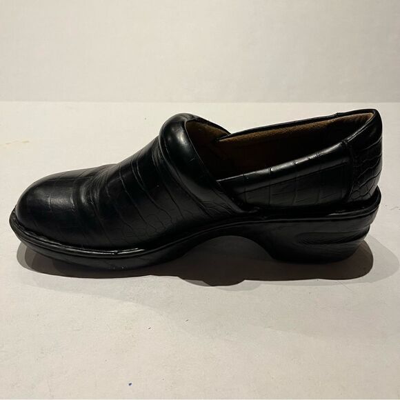 BOC Women's Heeled Slip On Clogs  Black Size 11M Embossed - Picture 3 of 10